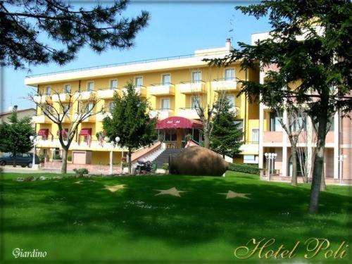 Hotel Poli Castelnovo di Sotto Luaran gambar