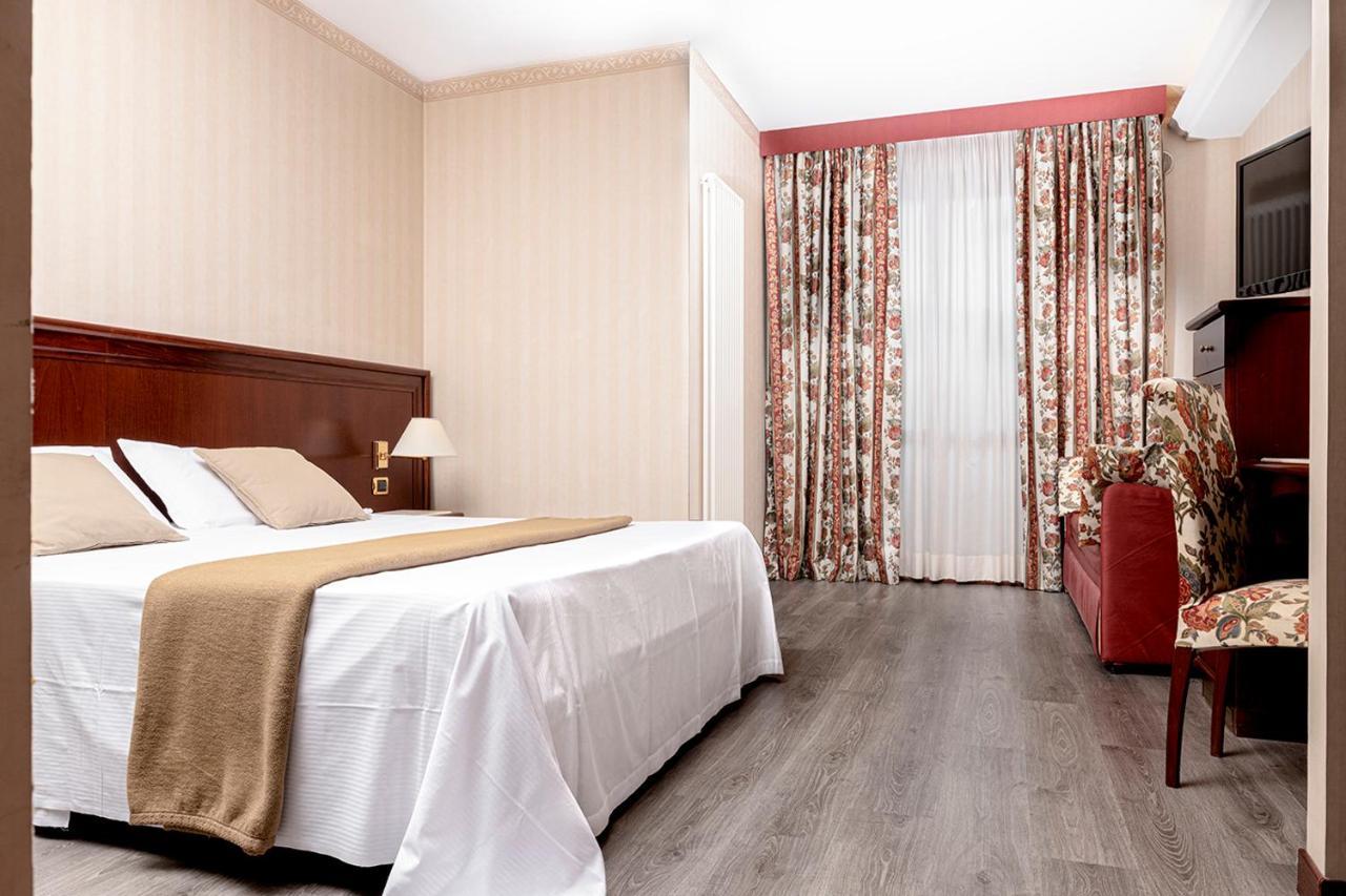 Hotel Poli Castelnovo di Sotto Luaran gambar